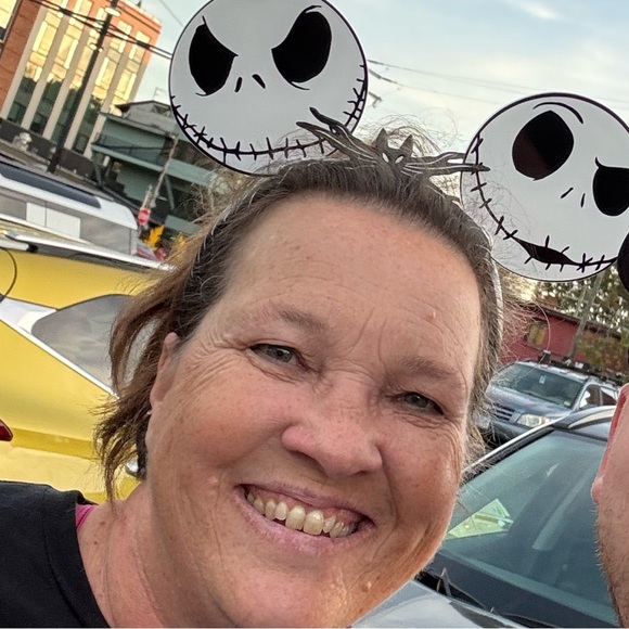 Meet your Posher, Tracy - Picture 1 of 3